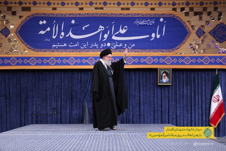 دیدار خانواده شهدای اقتدار با رهبر انقلاب در سالروز شهادت شهید سلیمانی