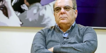 عباس عبدی: اقتصادی بودن اعتراضات در نوع برخورد دولت بی‌تأثیر نبود
